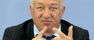 Sparen allein bringt es nicht, meint Gustav Horn und rät zu mehr öffentlichen Investitionen. 