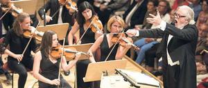 Tambourmajor. Dirigent Enoch zu Guttenberg und das Friedensorchester. 