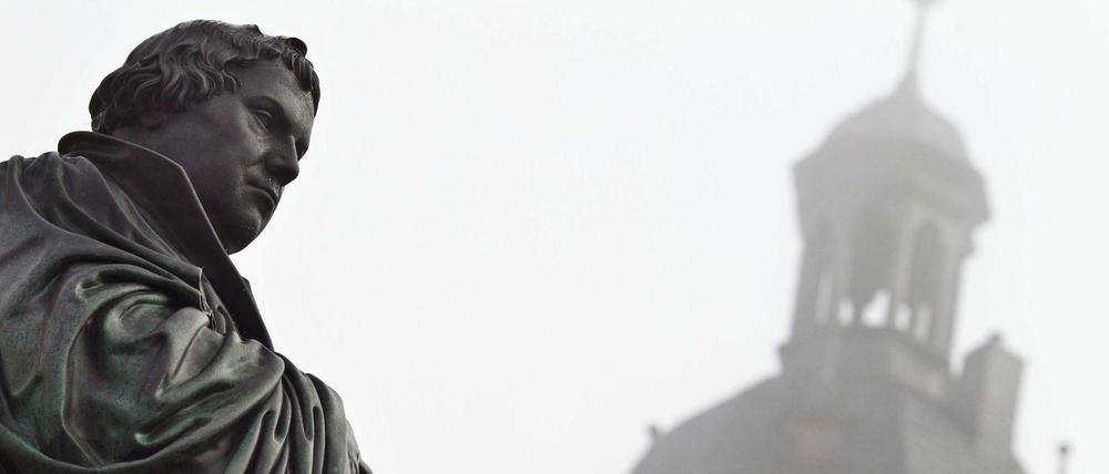 Der deutsche Reformator Martin Luther wird nun auch in Rom geehrt - allerdings nicht mit einem Denkmal wie hier auf dem Marktplatz der Lutherstadt Wittenberg.