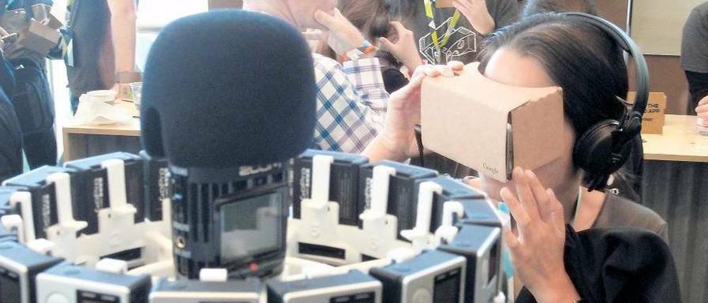 360-Grad-Bilder. Selbst preiswerte VR-Brillen aus Pappe bieten eine komplette Rundumsicht in 3-D. Voraussetzung sind spezielle Kamerasysteme.