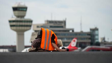 Bei einem Rundgang haben Senatsverwaltung und Flughafengesellschaft über die Instandhaltungsarbeiten am Flughafen Tegel informiert. 