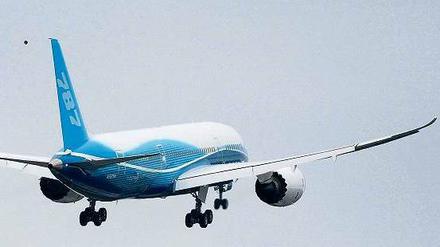 Federleicht. Für moderne Flugzeuge wie die Boeing-787 werden Kohlenstofffasern verwendet, um Gewicht zu sparen. 