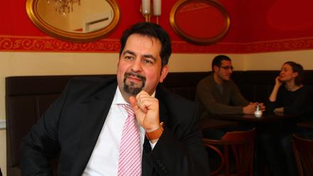 Aiman Mazyek, Medienberater und Vorsitzender des Zentralrats der Muslime in Deutschland; fotografiert beim Interview in Berlin-Moabit. Foto: Thilo Rückeis