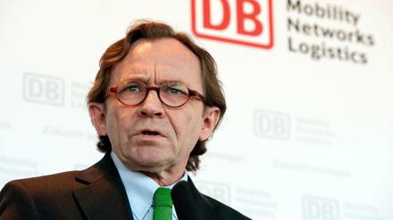 Personal-Vorstand der Deutschen Bahn Ulrich Weber spricht im Interview darüber, wie die Bahn an ihren Nachwuchs kommen will - unter anderem mit zwei Programmen für Flüchtlinge. 