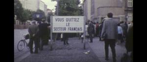 Die Mauer entsteht zwischen Prenzlauer Berg und Wedding, vermutlich an der Bernauer Straße. Wedding (und Reinickendorf) gehörte zum französischen Sektor.