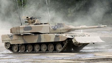 Jetzt halb Franzose: Ein Kampfpanzer Leopard 2 A7+ der Firma KMW
