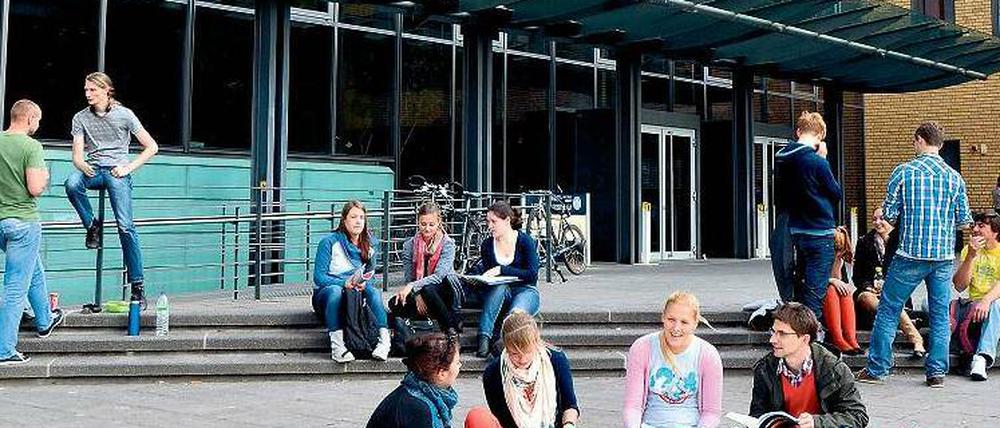 Willkommen in Greifswald. Die Uni wirbt um Bewerber aus Berlin – mit freien Plätzen in vielen Fächern und mit ihrer modernen Bibliothek. 