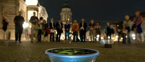 Interreligiöses Friedensgebetes am Gendarmenmarkt: Teilnehmer bei der Langen Nacht der Religionen im September 2014.