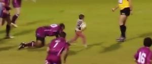 Ein Vierjähriger erzielt bei einem Profi-Rugby-Spiel in Australien vier Punkte. 