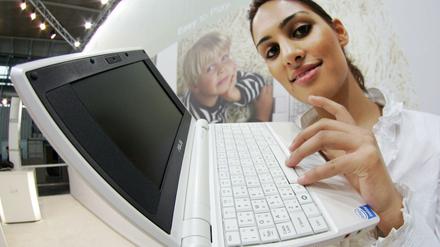 Vor sieben Jahren galt der EeePC von Asus wegen seines geringen Preises als Alternative zum teuren Notebook, doch dann kamen die Tablets. Deren Betriebssystem Android bringt nun in die Jahre gekommene EeePCs wieder auf Trab. 