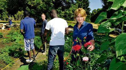 Auf dem Jerusalemsfriedhof bauen Flüchtlinge eine Gärtnerei auf. 