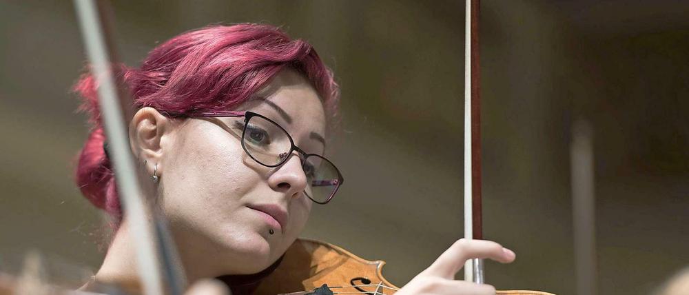 Eine Violinistin des Romanian Sinfonietta Orchestra.