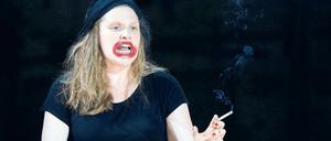 deSchauspielerin des Jahres im Stück des Jahres des Theaters des Jahres. Stefanie Reinsperger in „Die lächerliche Finsternisnr Wiener Burg.