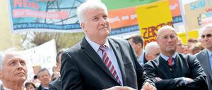 An der Spitze der Protestbewegung: Ministerpräsident Horst Seehofer im Februar vergangenen Jahres bei einer Kundgebung gegen die geplante Gleichstromleitung. 