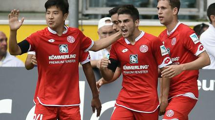 Da kann man schon mal feiern. Mainz gewinnt 2:1 in Mönchengladbach.