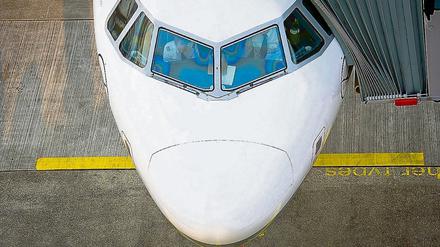Die Lufthansa beschäftigt in Berlin insgesamt gut 3000 Mitarbeiter, vor dem Verkauf des Flughafen-Dienstleisters Globe-Ground an die Wisag im Jahr 2008 waren es rund 5000.