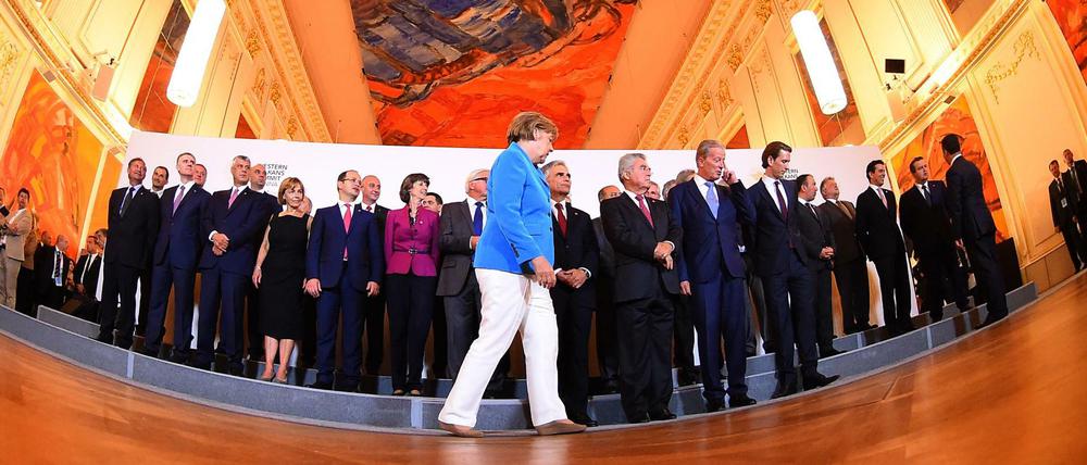 Gruppenbild mit Dame. Kanzlerin Merkel bei der Westbalkan-Konferenz in Wien.