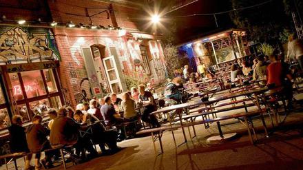Die Rote Fabrik, ein angenehmer Mikrokosmos des Zürcher Kulturzirkus mit Restaurant und Kneipe. 