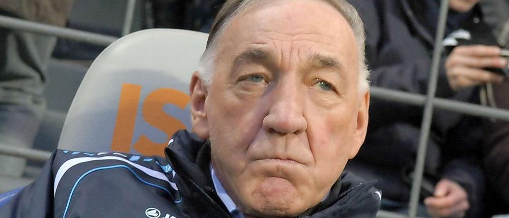 Streitbarer Gehirnarchitekt. Seit 1971 trainiert Bernd Schröder mit nur einer Unterbrechung (von 1992 bis 1997) die Potsdamer Mannschaft. Der 73-Jährige ist das Gesicht des Vereins, ohne ihn wäre Turbine nicht einer der besten Klubs Deutschlands geworden. Er führte die Potsdamerinnen zu sechs Meistertiteln, sechs Pokal-Siegen und zwei Triumphen in der Champions League.