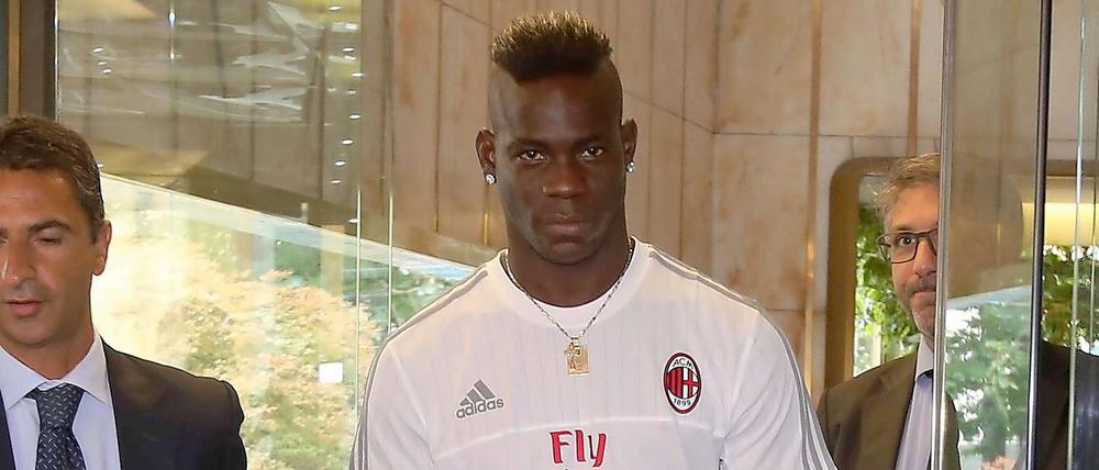 Unter Aufsicht. Mario Balotelli soll sich bei Milan benehmen.