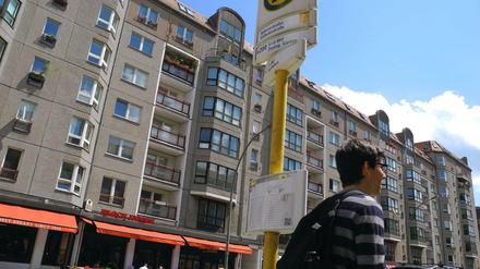Der Plattenbau-Block Wilhelmstrasse 56-59 zwischen Behrensstraße und Französischer Straße ist erst 22 Jahre alt.