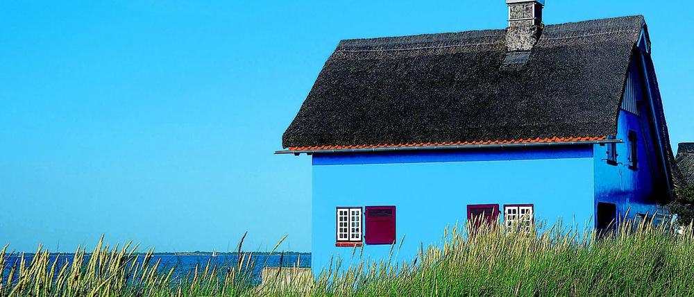 "Vorne die Ostsee, hinten die Friedrichstraße", dichtete einst Tucholsky. Ein Parkplatz hinterm Haus reicht den meisten aber schon.