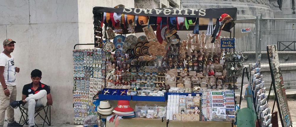 Ein Souvenir-Stand in Rom