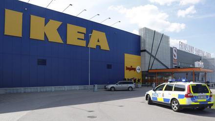 Ein abgelehnter Asylbewerber aus Eritrea erstach Anfang August in einem Ikea-Möbelhaus in Västerås zwei Menschen mit einem Messer und verletzte eine dritte Person.