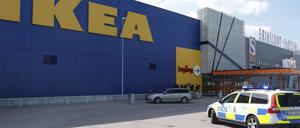 Ein abgelehnter Asylbewerber aus Eritrea erstach Anfang August in einem Ikea-Möbelhaus in Västerås zwei Menschen mit einem Messer und verletzte eine dritte Person.