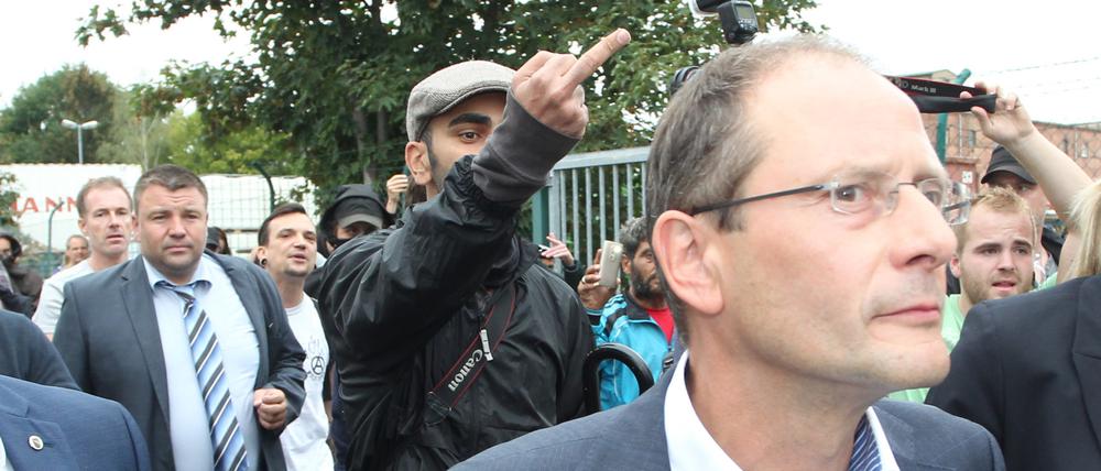 Sachsens Innenminister Markus Ulbig (CDU) am Freitag auf Kurzvisite beim Willkommensfest für Flüchtlinge in Heidenau.