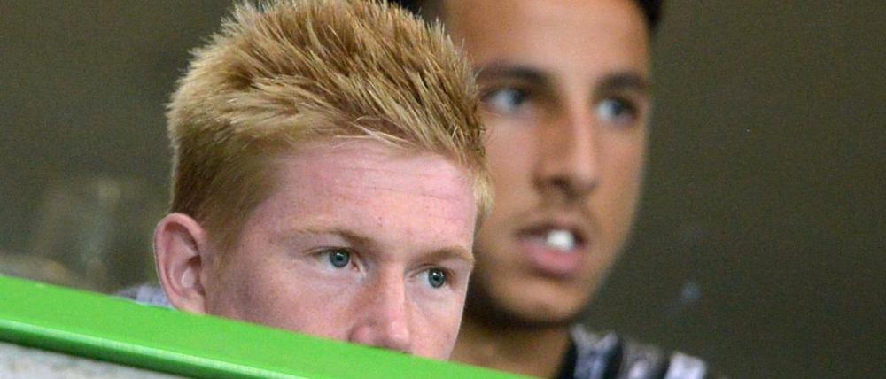 Manchester im Blick: Kevin De Bruyne sah den Wolfsburger Sieg gegen Schalke am Freitag von der Tribüne.