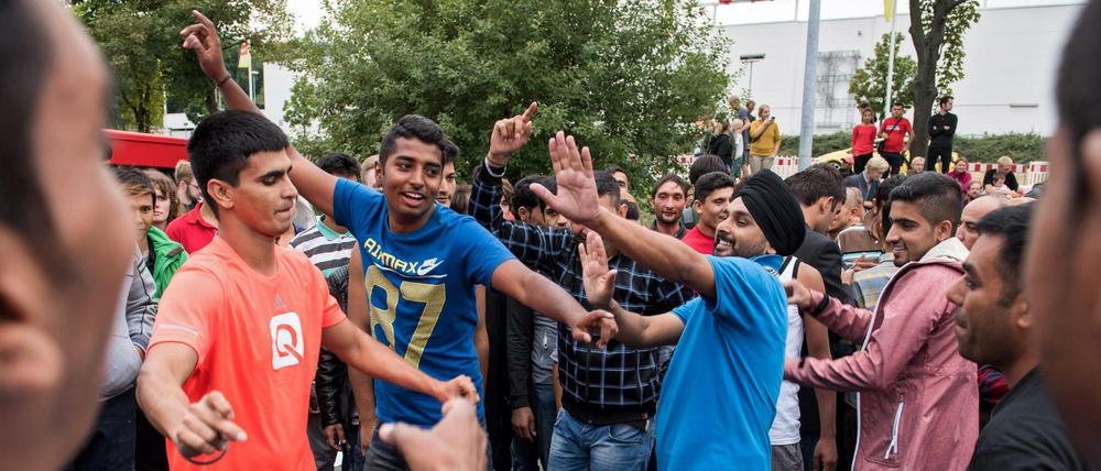 Ausgelassene Stimmung herrschte am Freitag beim Willkommensfest für Flüchtlinge im sächsischen Heidenau.