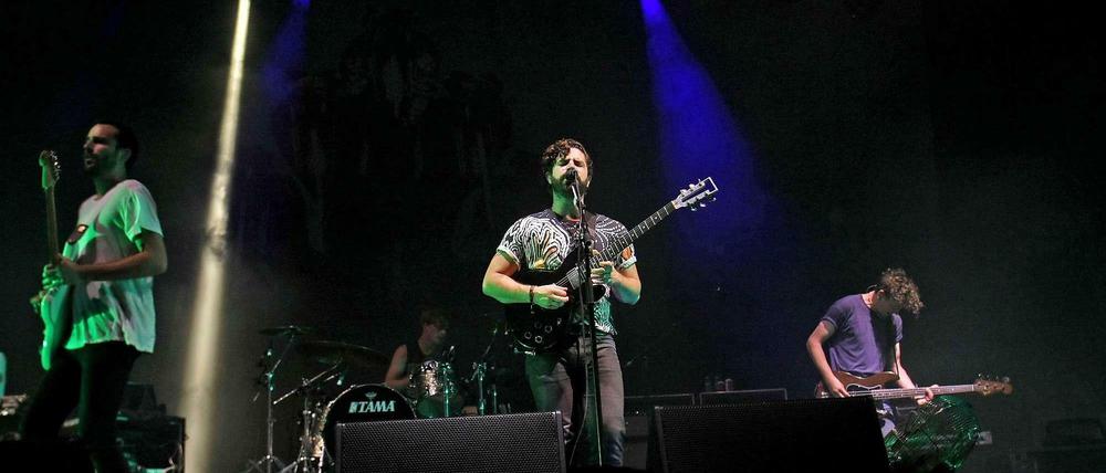 Die Band "Foals" bei einem Konzert in Spanien