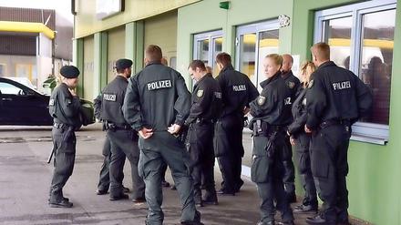 Polizisten sind eigentlich nicht Teil eines Kreisliga-Fußballspiels. Manchmal müssen sie aber doch kommen. 