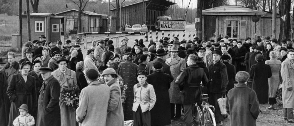 Berlin-Spandau, Heerstraße, 1951. Die Grenze von Staaken wurde einfach verrückt, ein Teil der Sowjetzone zugeschlagen.