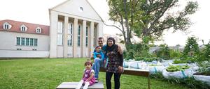 Aus Syrien nach Sachsen. Familie Omar ist in einer Wohnung für gastierende Künstler untergekommen - Hellerau macht's möglich.