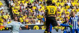 Überflieger: Mats Hummels köpft das 1:0 für Borussia Dortmund.