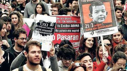 Griechische Studierende protestieren gegen Sparmaßnahmen.