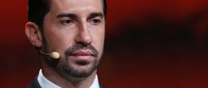 Der frühere serbische Nationalspieler Ivica Dragutinovic zieht Borussia Dortmund aus der Lostrommel.