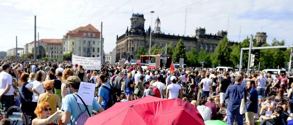 Tausende demonstrierten in Dresden am Samstag für Flüchtlinge