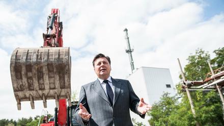 Stadtentwicklungssenator Andreas Geisel (SPD) stellt ein Bauprojekt vor. Bei sowas sollen zukünftig mehr Berliner mitreden können.