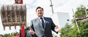 Stadtentwicklungssenator Andreas Geisel (SPD) stellt ein Bauprojekt vor. Bei sowas sollen zukünftig mehr Berliner mitreden können.