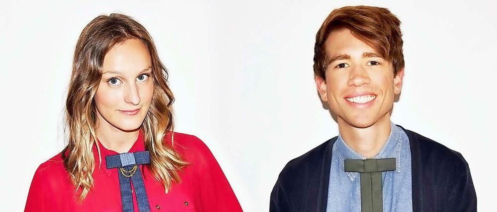 Das Ehepaar Tabea und Simon Hughes hat für ihre eigene Hochzeit einfach selbst Fliegen designt.
