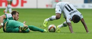 Weiter im Straucheln: Raffael und Borussia Mönchengladbach (r.) gegen Bremens Philipp Bargfrede.