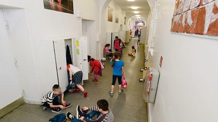 Die Erika-Mann-Schule in Wedding hat ein besonderes pädagogisches Raumkonzept. Doch jetzt muss die Schule mehr Schüler als erwartet aufnehmen und Platz für die schaffen.