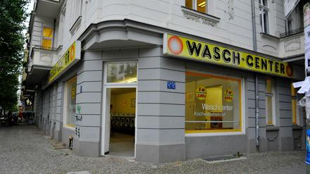 Ausgewaschen. Seit zwanzig Jahren steht an der Hufeland Ecke Bötzowstraße ein Waschsalon. Nun muss das Geschäft schließen. 