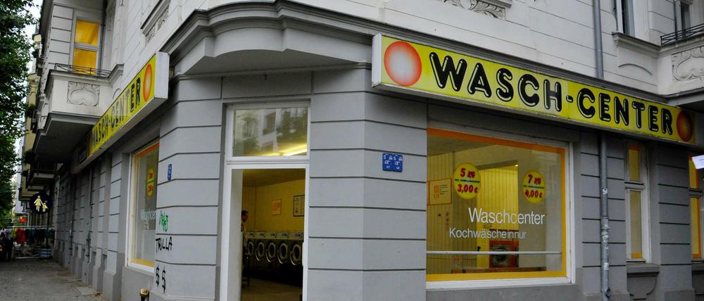 Ausgewaschen. Seit zwanzig Jahren steht an der Hufeland Ecke Bötzowstraße ein Waschsalon. Nun muss das Geschäft schließen.