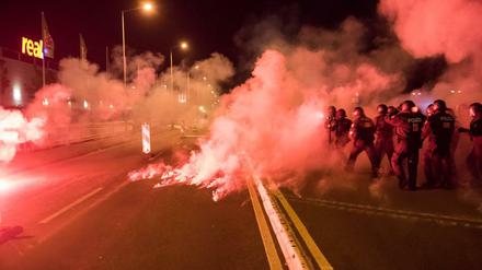 Rechtsradikale provozierten am 21. August im sächsischen Heidenau die Polizei.