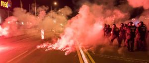 Rechtsradikale provozierten am 21. August im sächsischen Heidenau die Polizei. 