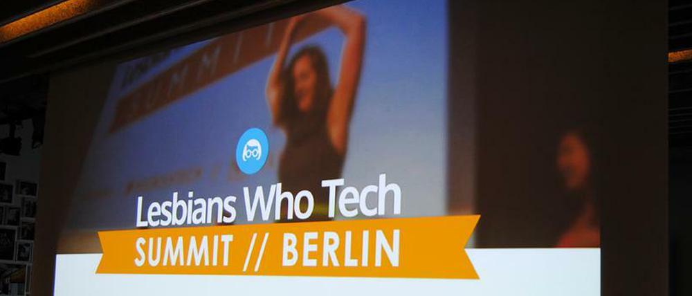 Das Netzwerk "Lesbians Who Tech" wurde 2012 in San Francisco gegründet. Es richtet sich vorrangig an lesbische, bisexuelle und queere Frauen, die in der Technologiebranche arbeiten.